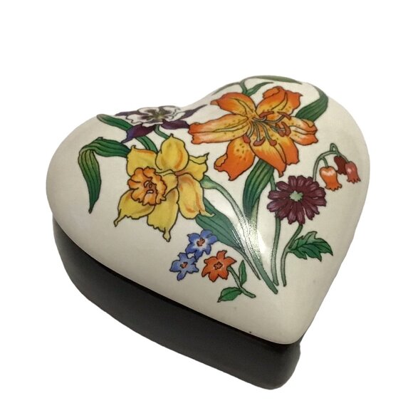 Heart Trinket Box Opening Night by Potpourri Press 3" x 2.75" Porcelain Lidded - Picture 6 of 6